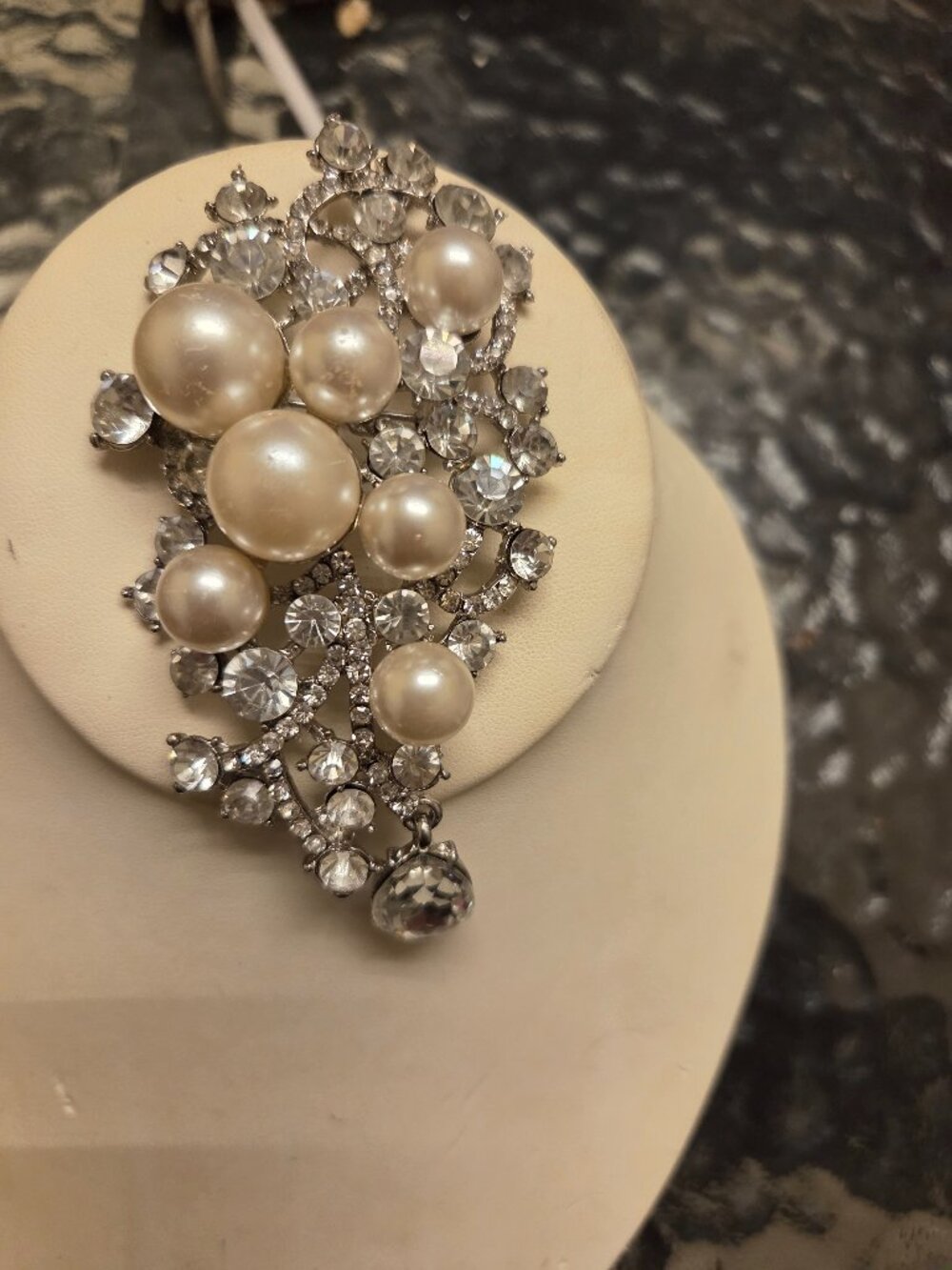 Pearl & crystal large pin